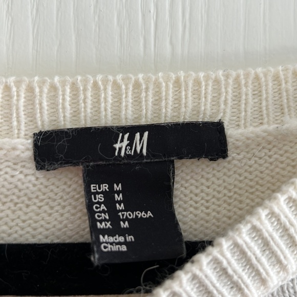 H&M Snowflake Sweater - Picture 3 of 3